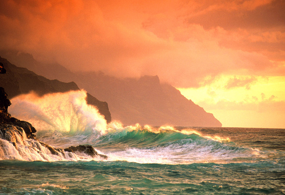 Big Na Pali Wave-Kauai